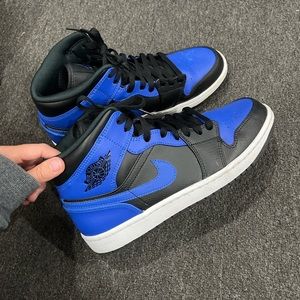 Jordan 1 Mids